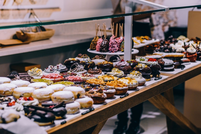 boulangerie-SPERACEDES-min_shop_dessert_pastry_bakery_counter-184398